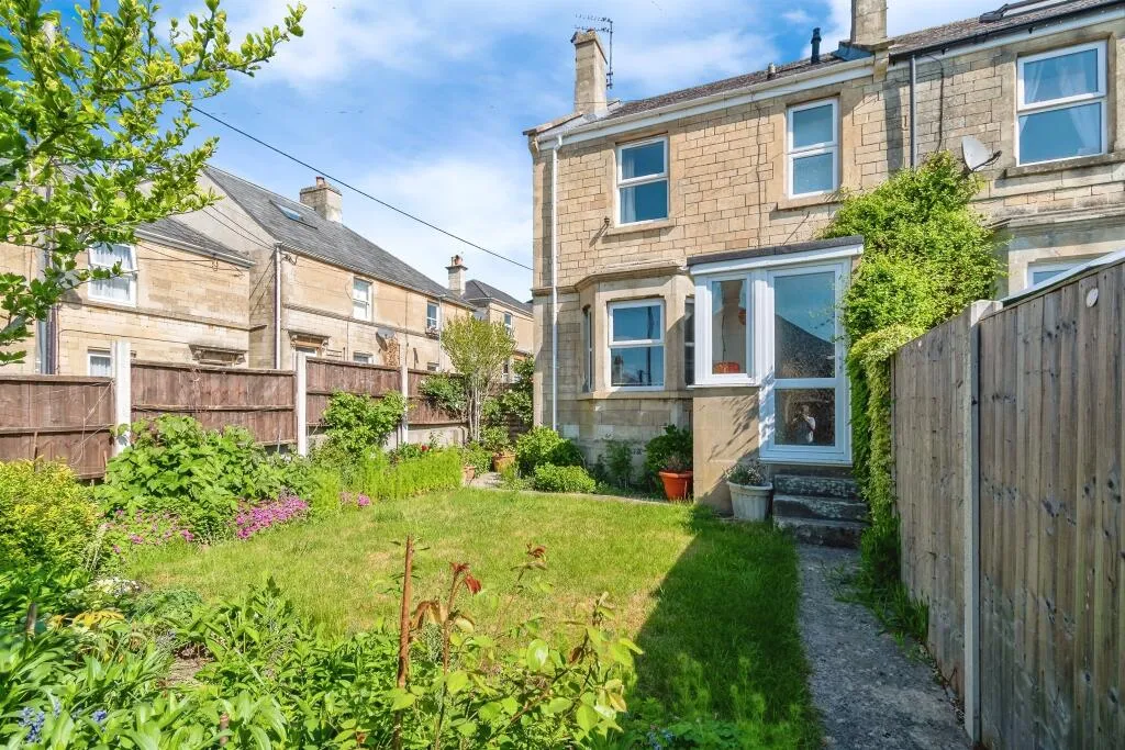 3 bed End of Terrace