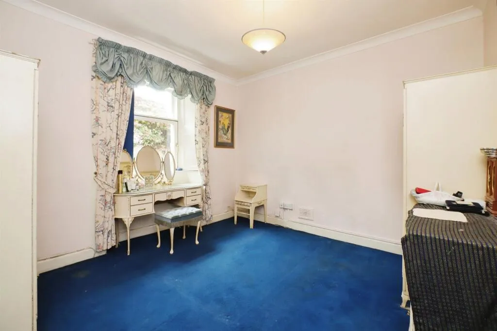 2 bed Ground Flat