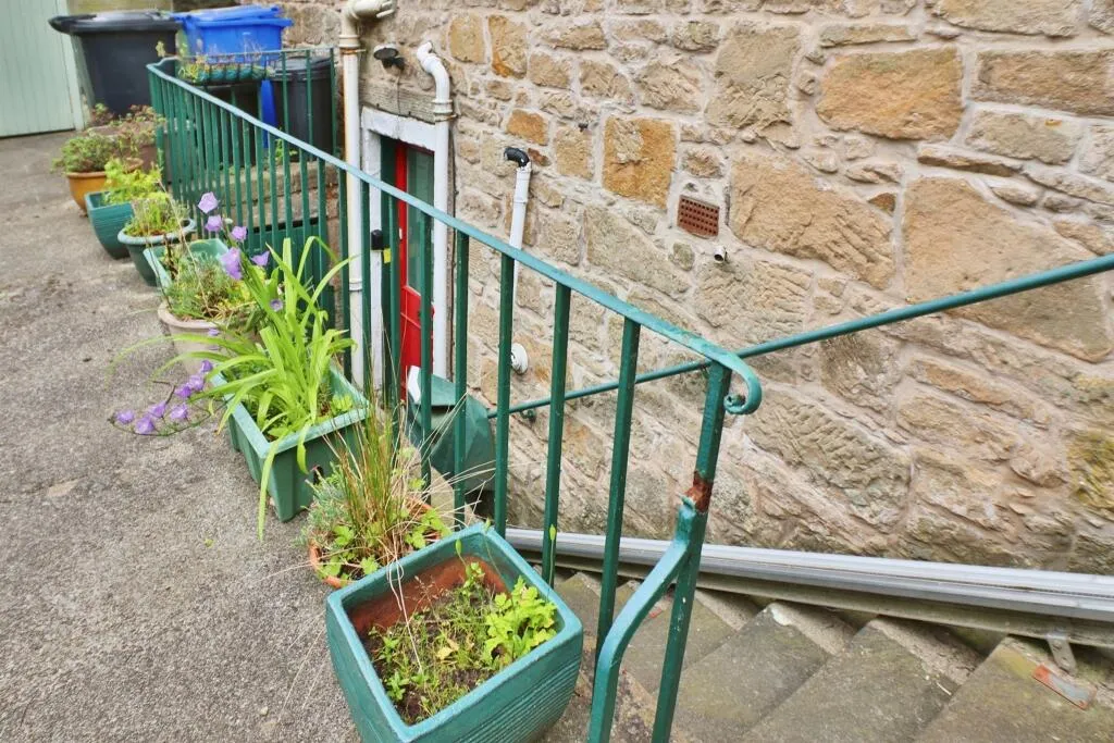 2 bed Ground Flat