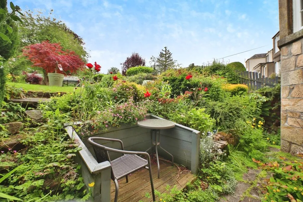 2 bed Ground Flat