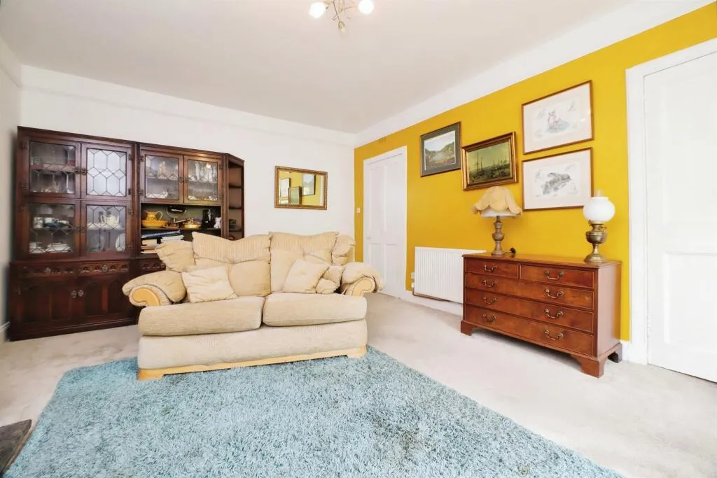 2 bed Ground Flat