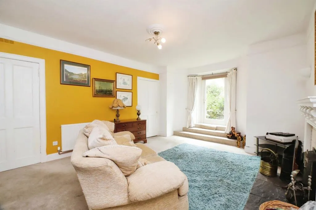 2 bed Ground Flat