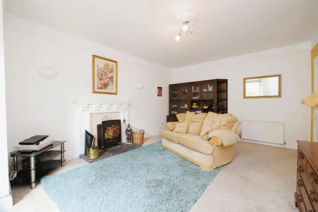 2 bed Ground Flat