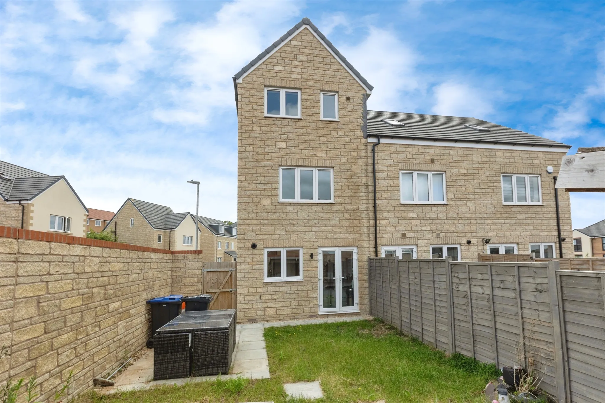 3 bed End of Terrace