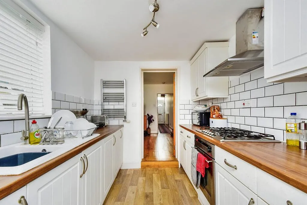 3 bed End of Terrace
