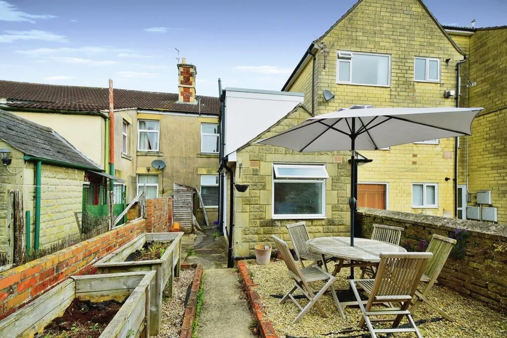 3 bed End of Terrace