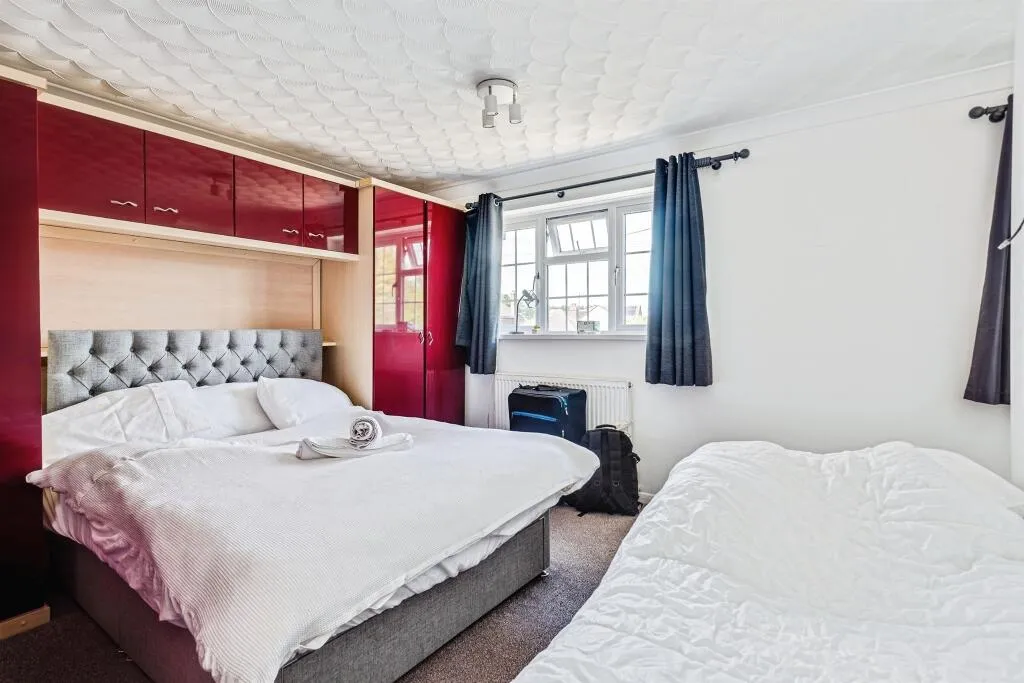4 bed Detached