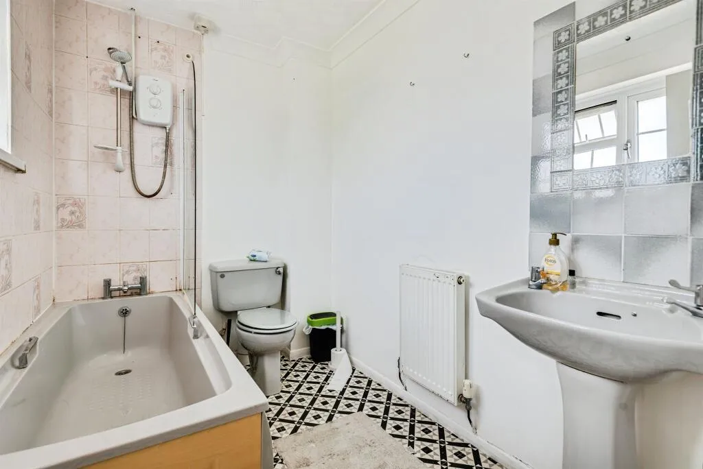 4 bed Detached