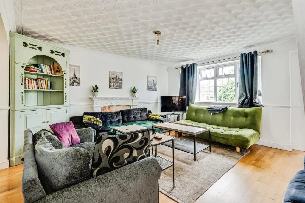 4 bed Detached