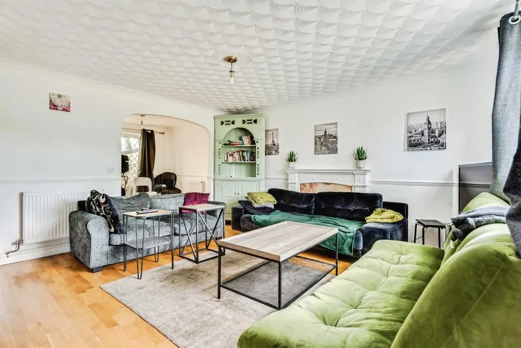 4 bed Detached