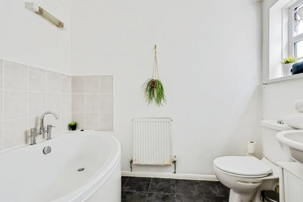 4 bed Detached