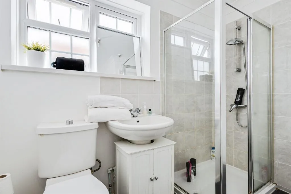 4 bed Detached