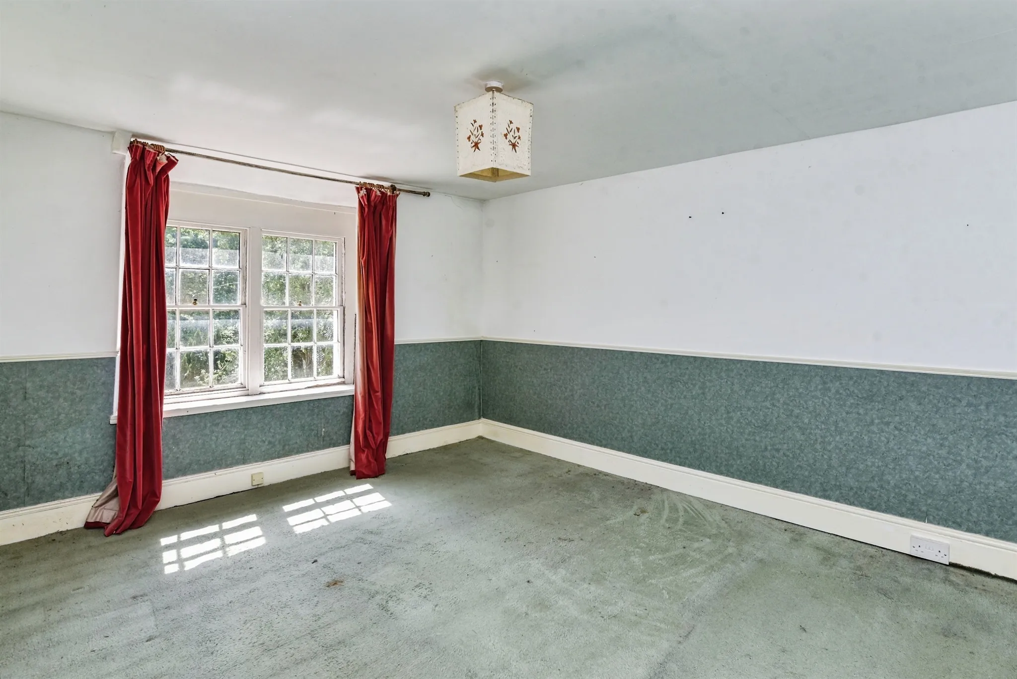4 bed Semi-Detached