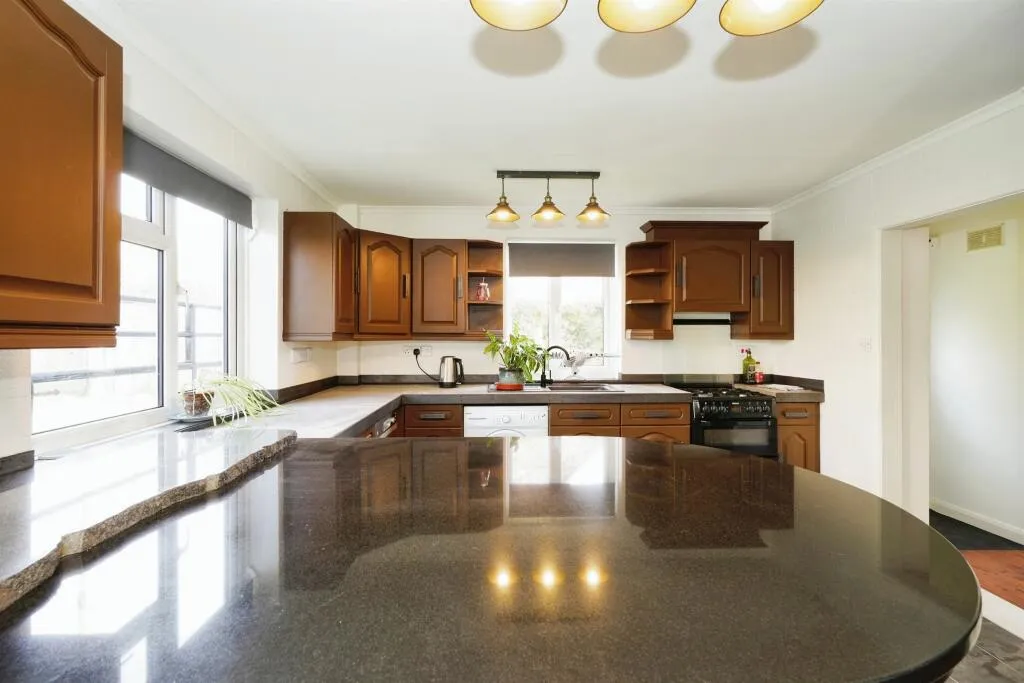 4 bed Semi-Detached Bungalow