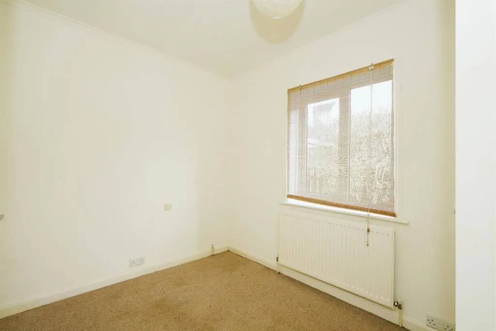 4 bed Semi-Detached Bungalow