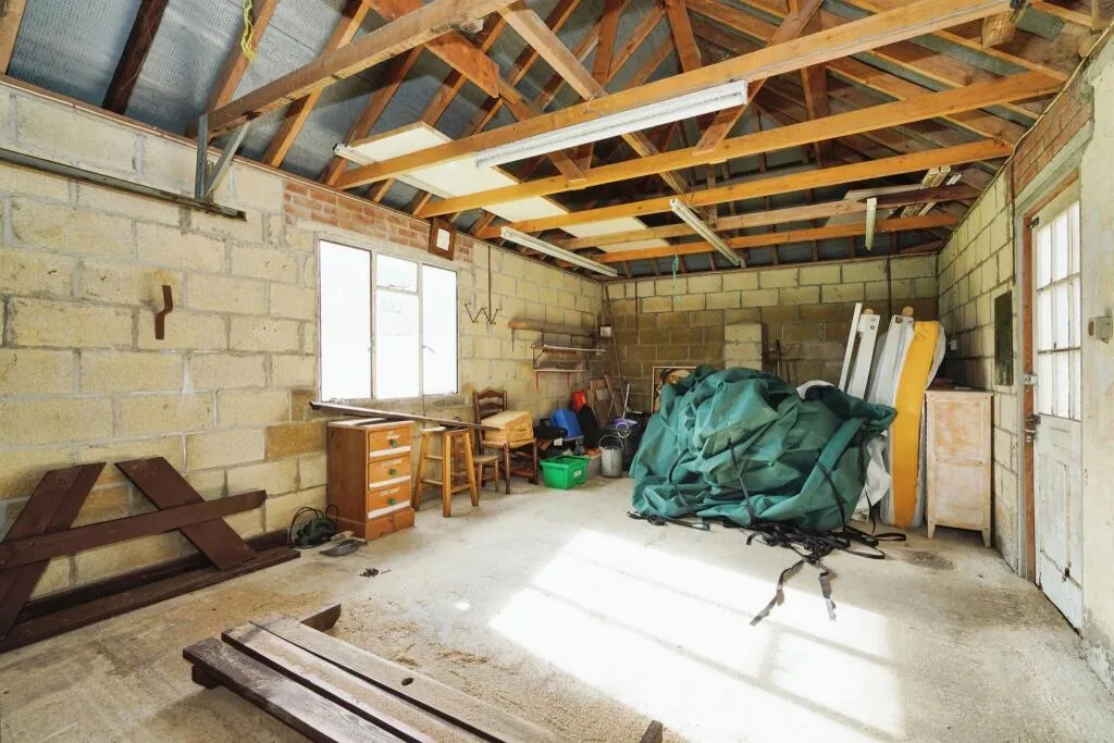 4 bed Semi-Detached Bungalow
