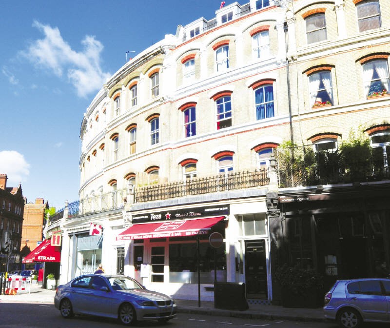 Prominent Freehold Restaurant Investment