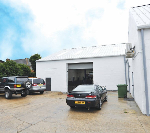 Modern Freehold Autocentre Investment