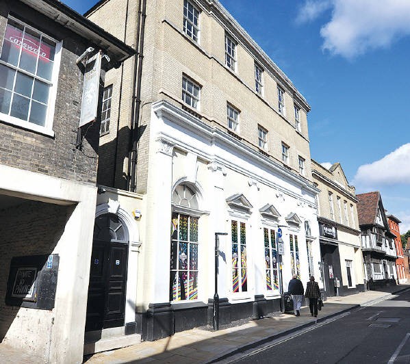 Attractive Freehold Listed Building in Town Centre