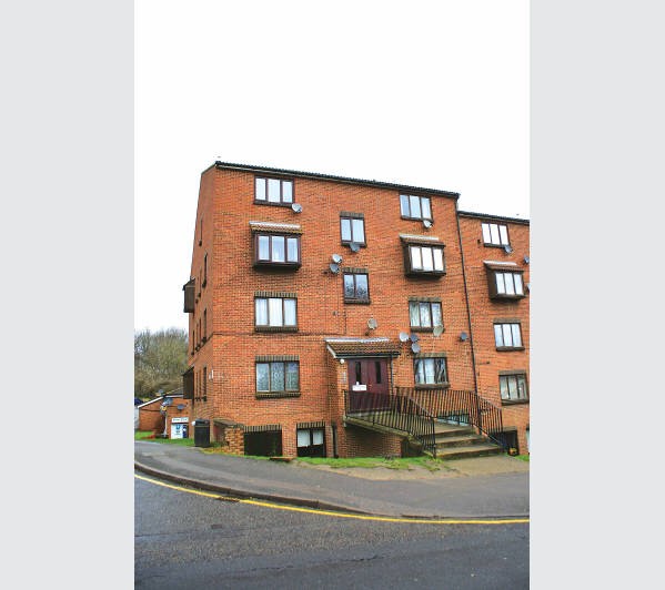A Leasehold Self-Contained Purpose Built Raised Ground Floor Flat