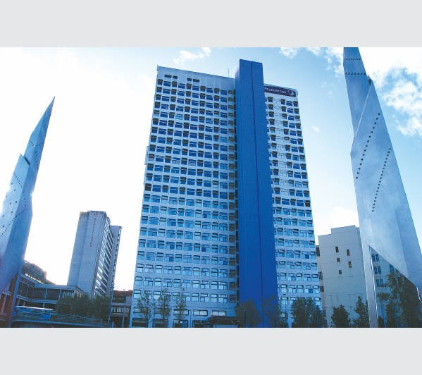 A Leasehold Self-Contained Thirteenth Floor Flat with Views over Manchester City Centre and Manchest