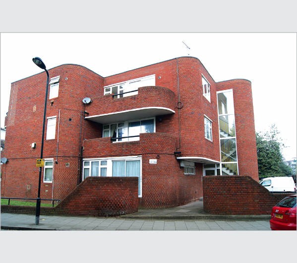 A Leasehold Self-Contained Purpose Built Second Floor Studio Flat