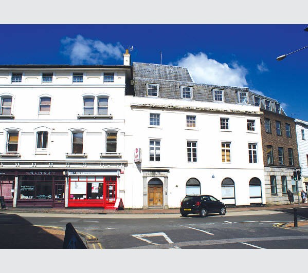 A Leasehold Self-Contained Second Floor Flat. Well located within Tunbridge Wells by The Pantiles. C