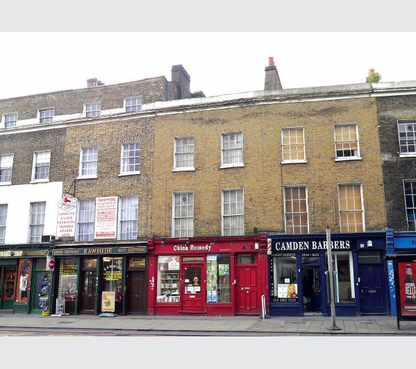 A Freehold Mid Terrace Building