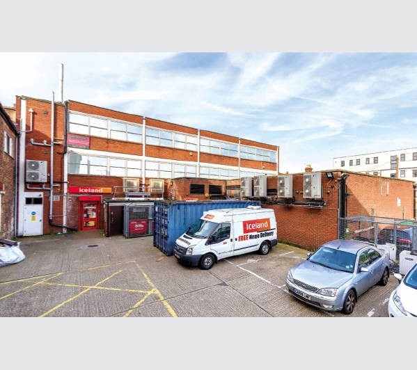 Freehold Shop and Office Investment