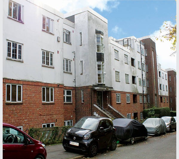 A Leasehold Self-Contained Purpose Built First Floor Flat
