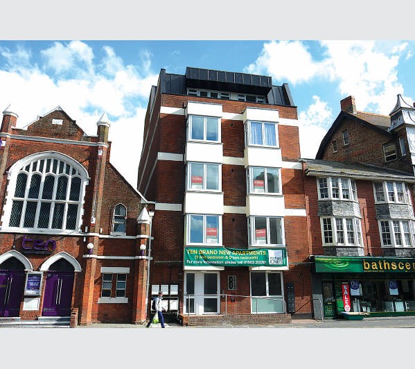 A Leasehold Self-Contained Purpose Built First Floor Flat