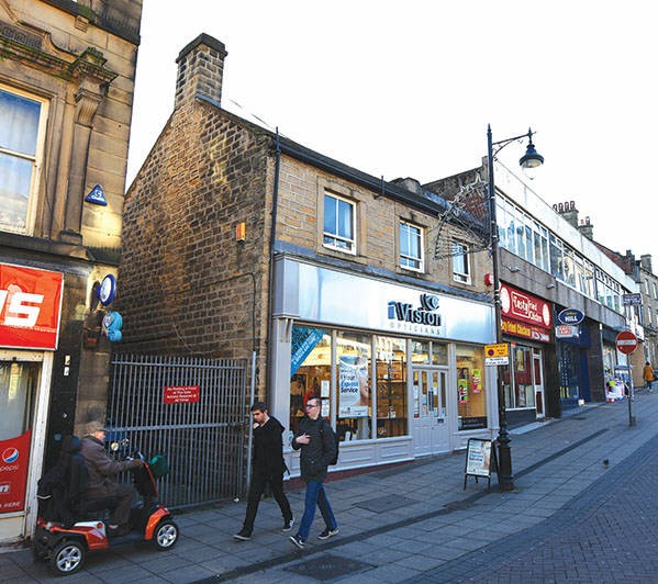 •	Freehold Shop Investment