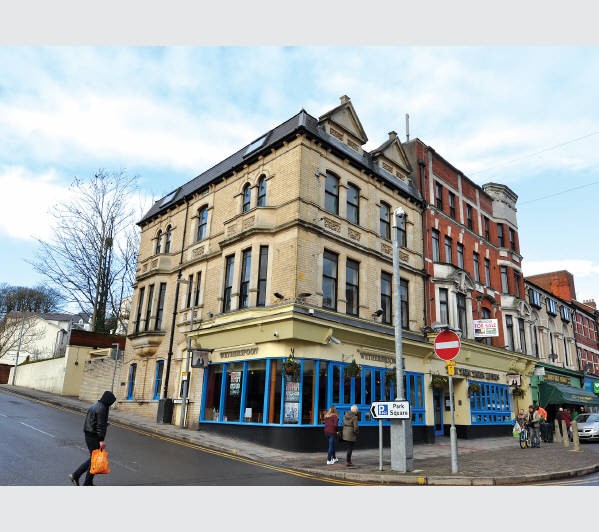 •	Prominent Freehold Vacant Leisure Building
