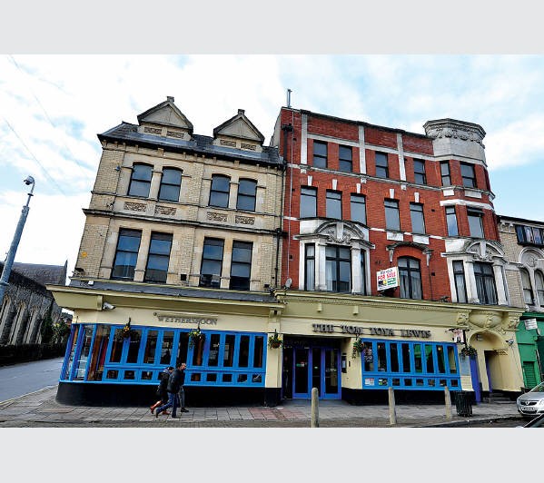 •	Prominent Freehold Vacant Leisure Building