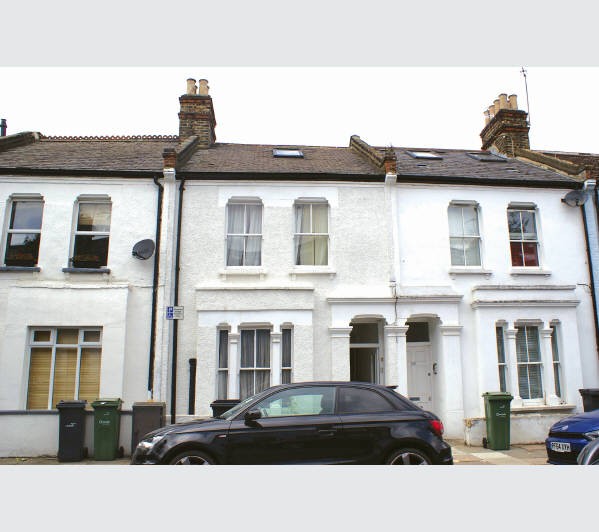 A Freehold Mid Terrace Building