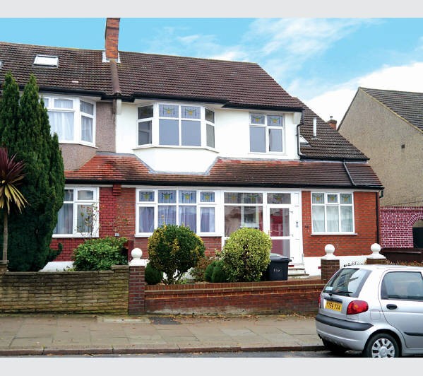 A Leasehold Self-Contained Two Bedroom Flat extending (GIA) to Approximately 71.44 sq m (769 sq ft) 