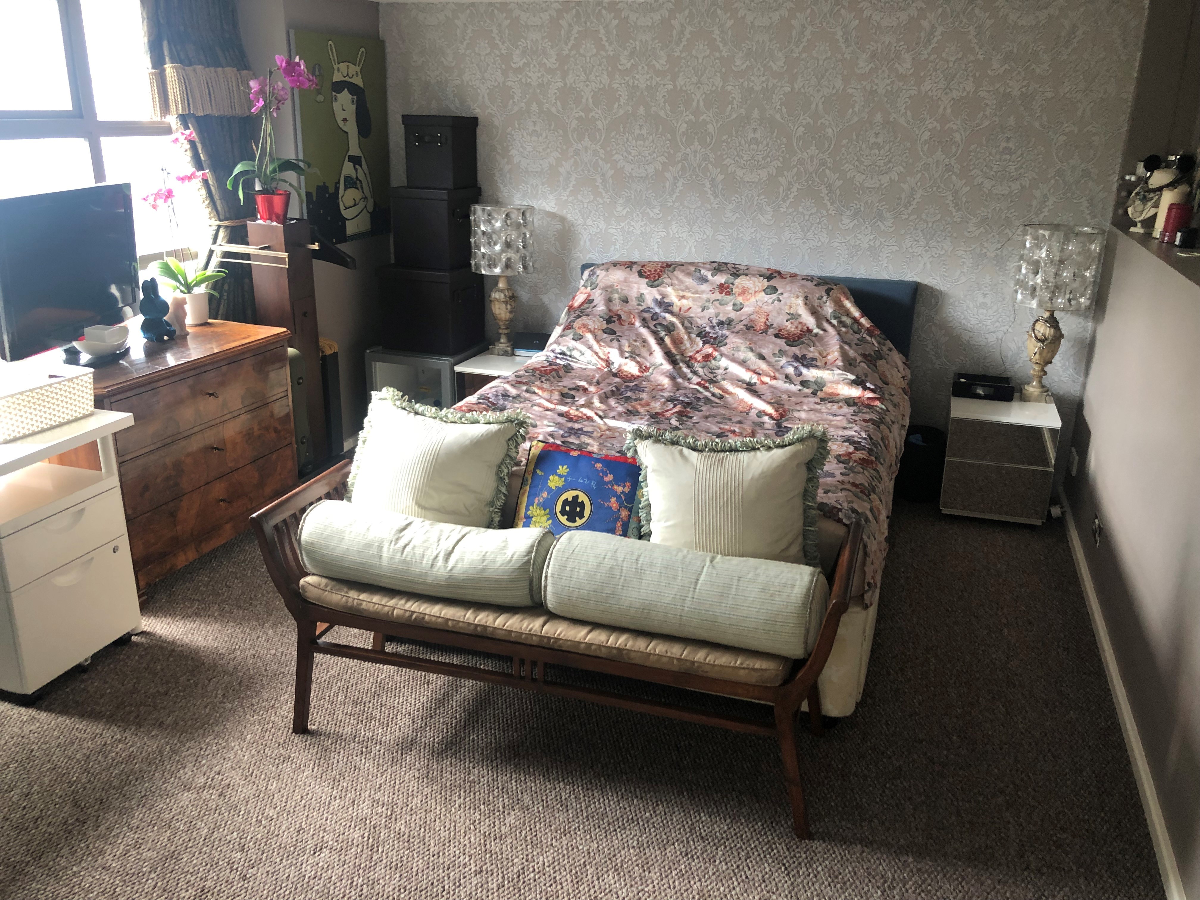 VACANT - Freehold Mid Terrace House