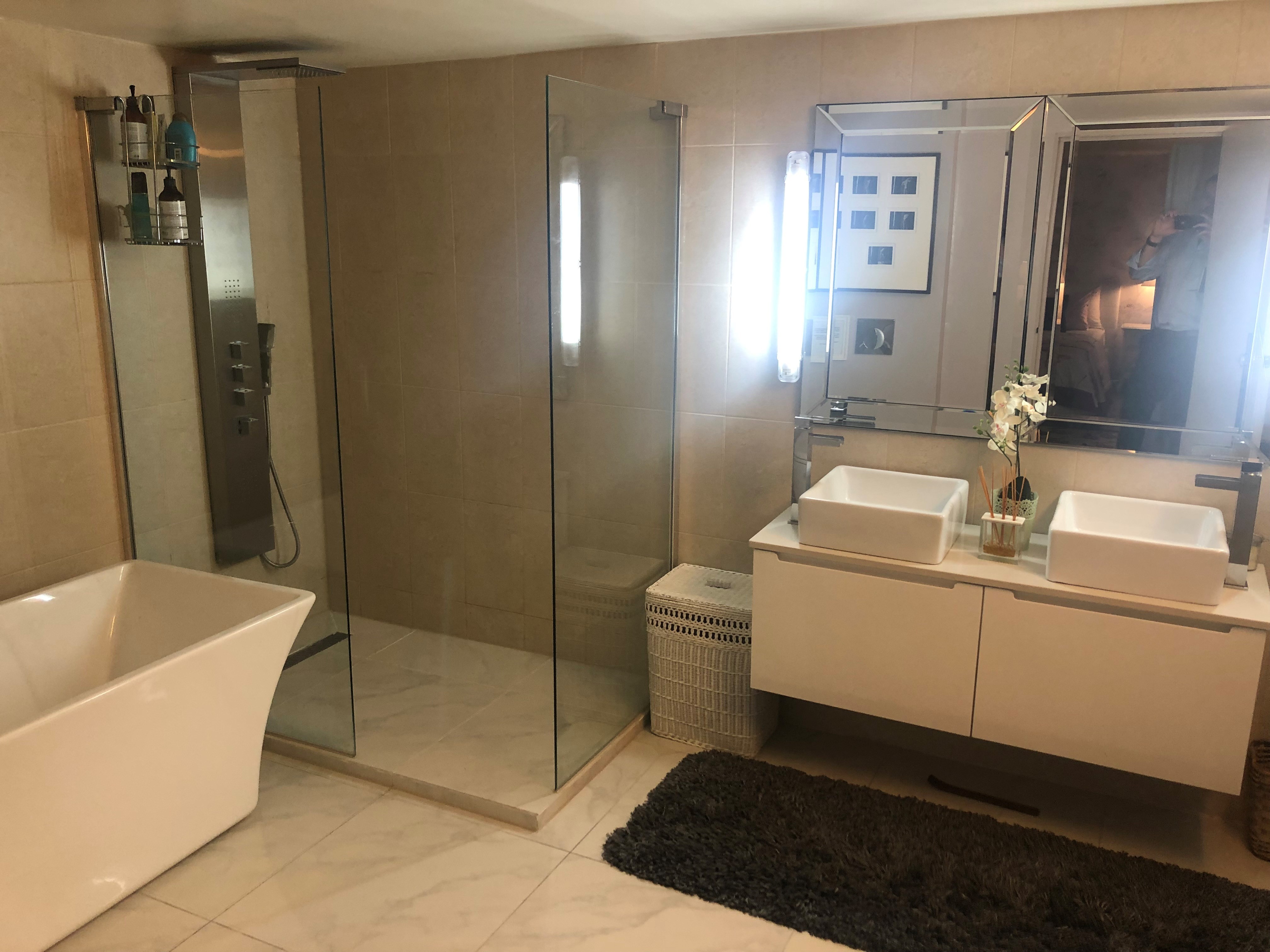 VACANT - Freehold Mid Terrace House
