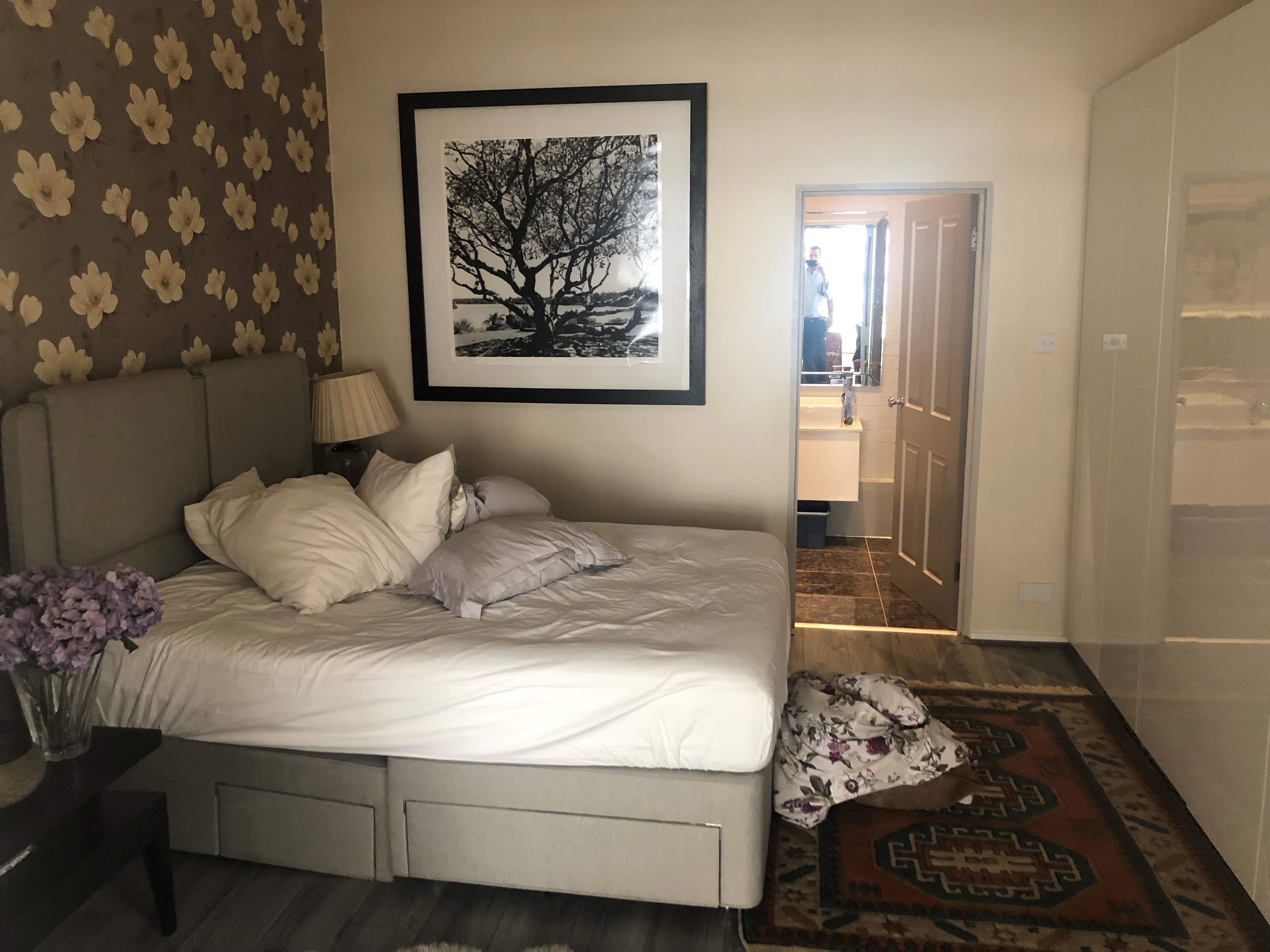 VACANT - Freehold Mid Terrace House