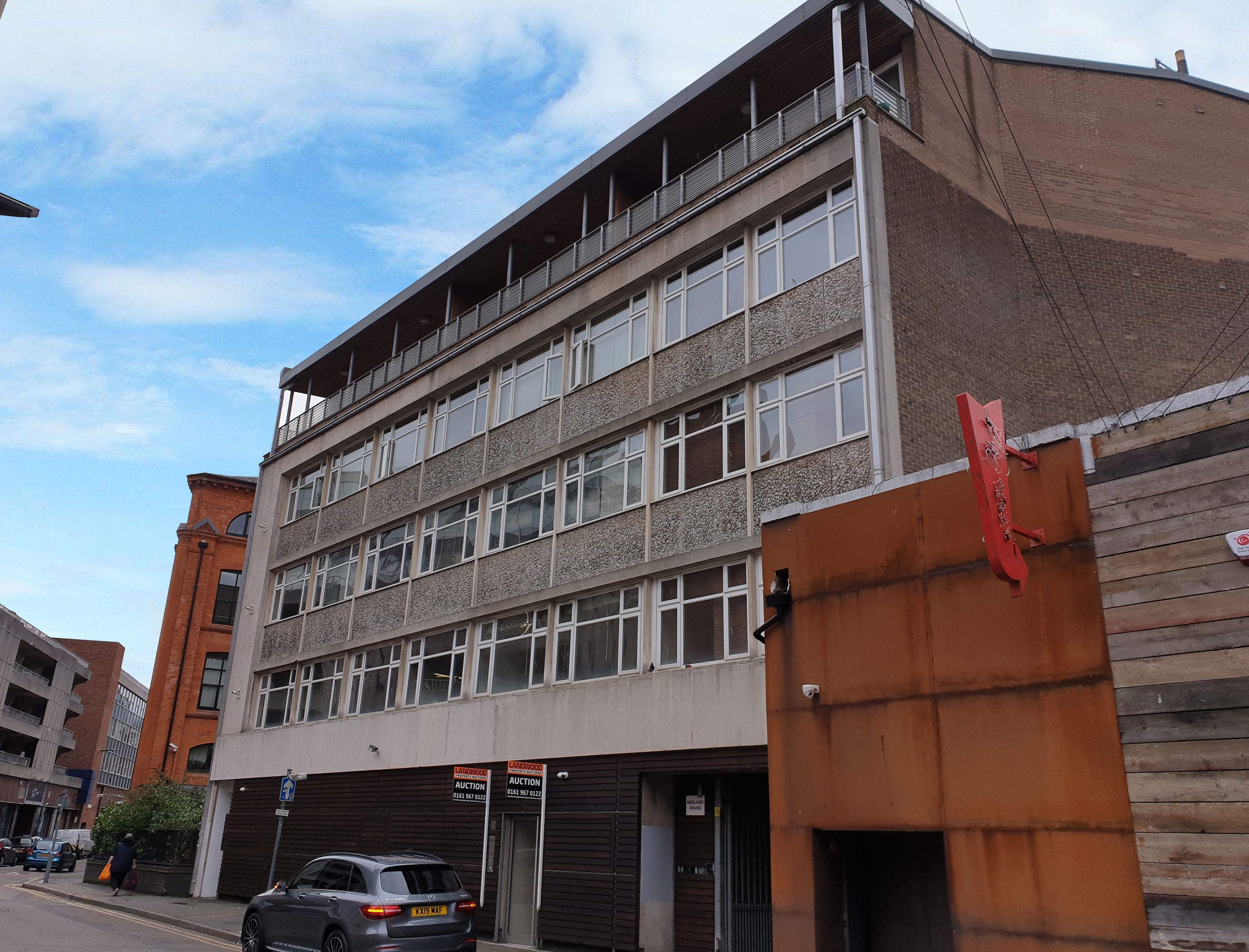 INVESTMENT - Freehold Building