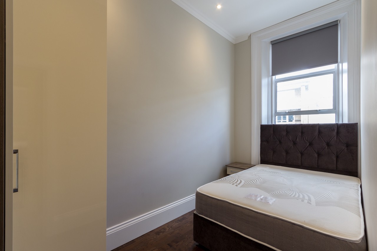 INVESTMENT - Long Leasehold Self Contained First Floor Flat