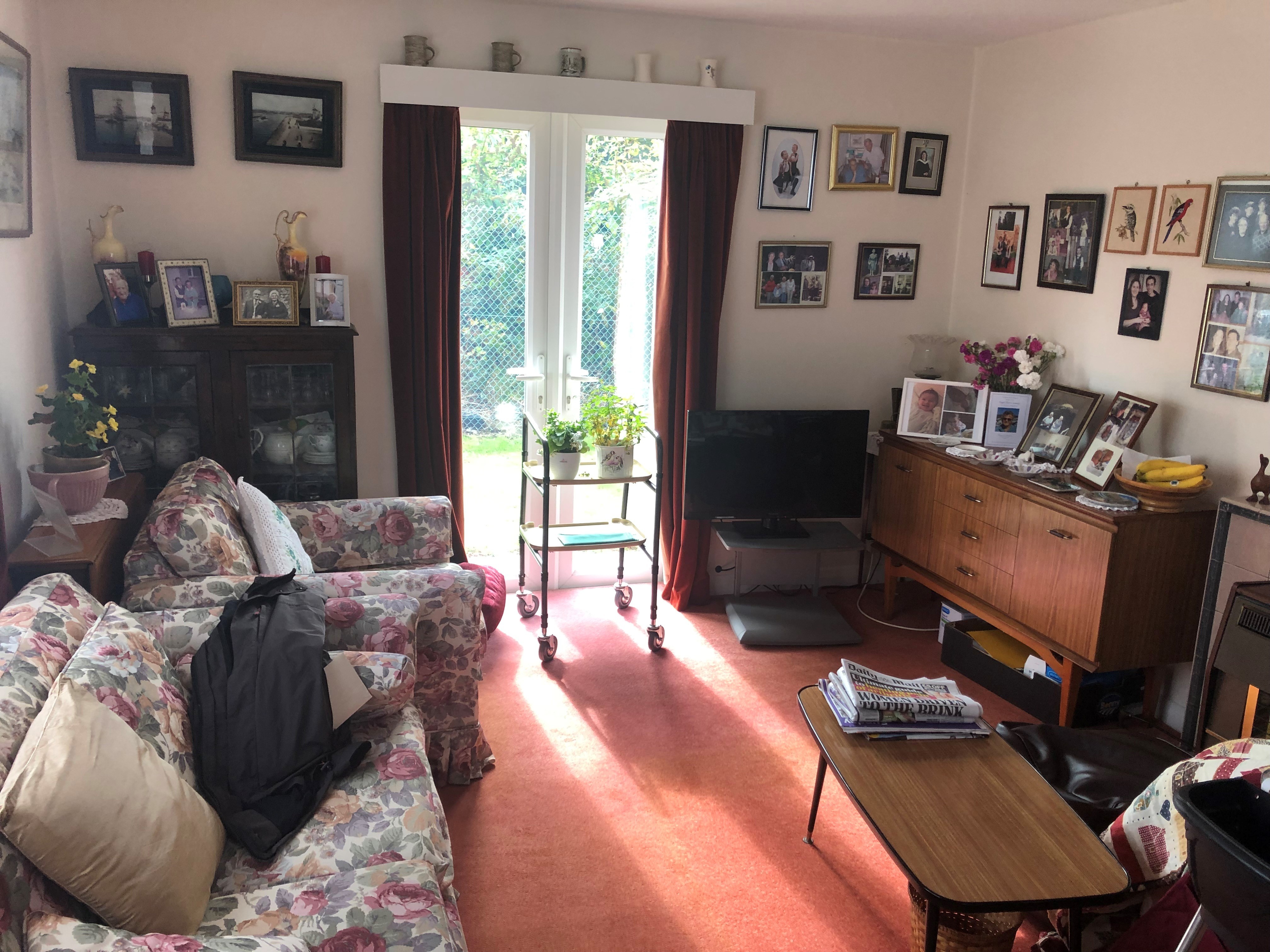 INVESTMENT - Freehold Self Contained Ground Floor Flat