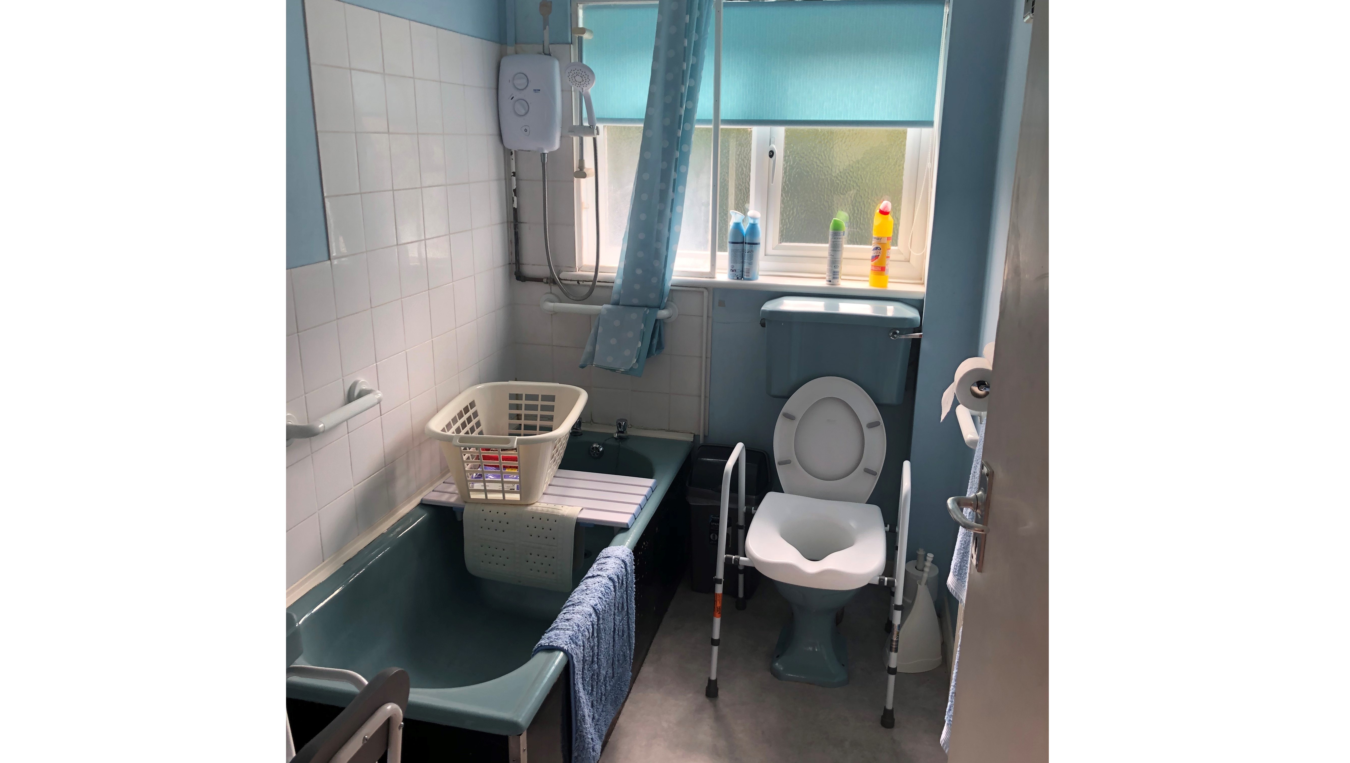 INVESTMENT - Freehold Self Contained Ground Floor Flat