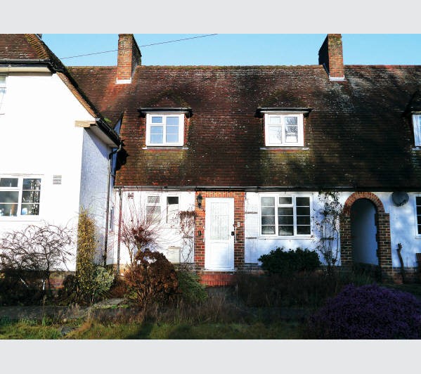 A Freehold Three Bedroom Mid Terrace House with Front and Rear Gardens