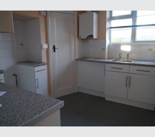 A Freehold Three Bedroom Mid Terrace House with Front and Rear Gardens