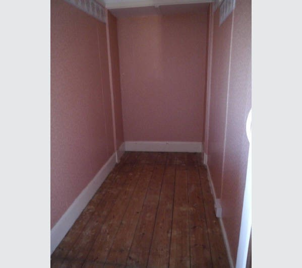 A Freehold Three Bedroom Mid Terrace House with Front and Rear Gardens