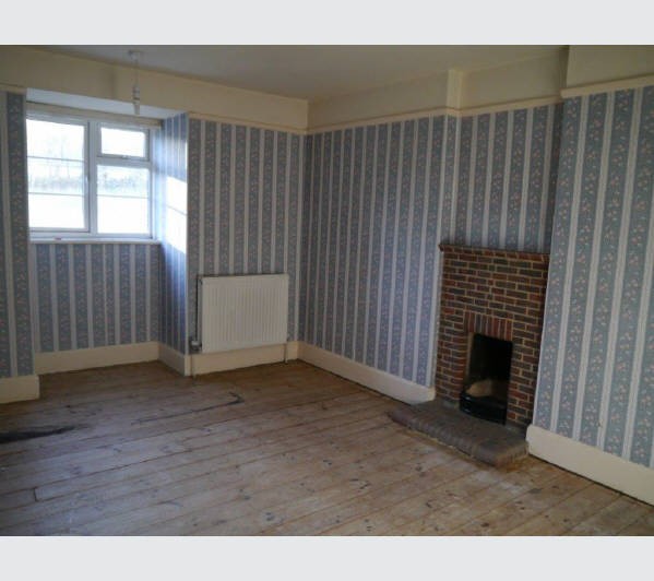 A Freehold Three Bedroom Mid Terrace House with Front and Rear Gardens