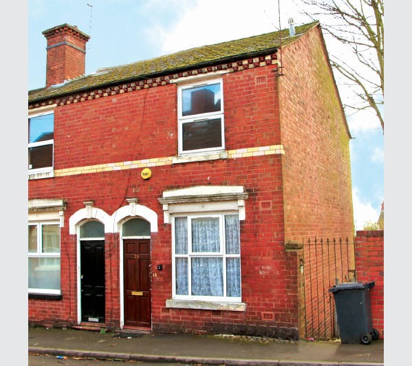 A Freehold End of Terrace House with Rear Garden