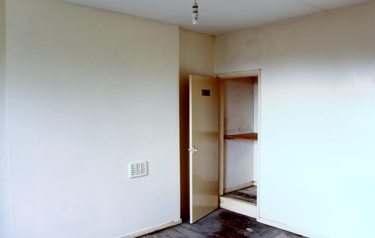 Freehold End of Terrace House