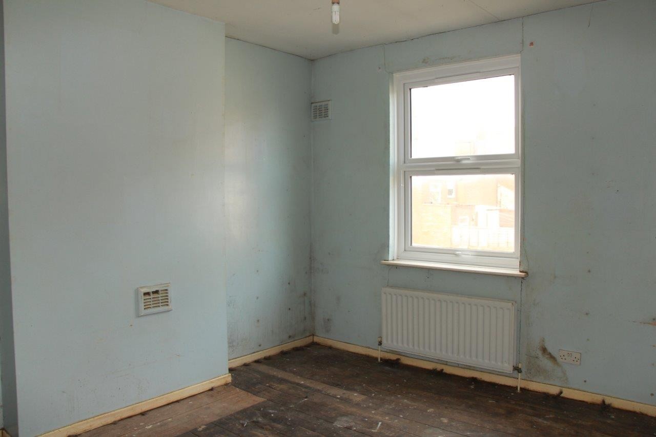 Freehold End of Terrace House